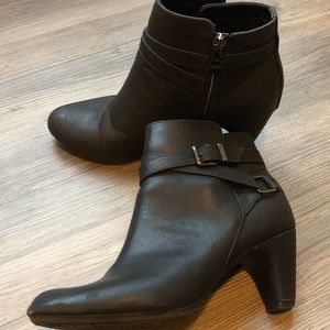 Sam & Libby Black Heeled Ankle Booties Size 7